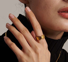 Load image into Gallery viewer, IRREGULAR OPENING GOLD RING | 18K PLATED
